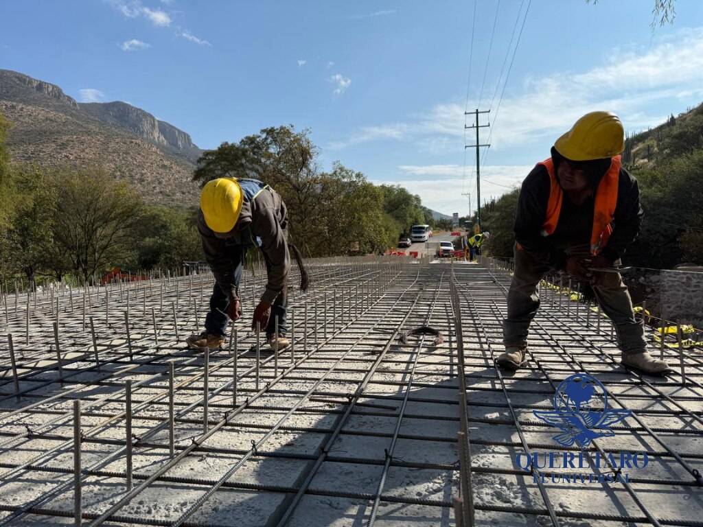Avanza 82% la reconstrucción del puente de la carretera estatal 110 entre Tolimán y Colón