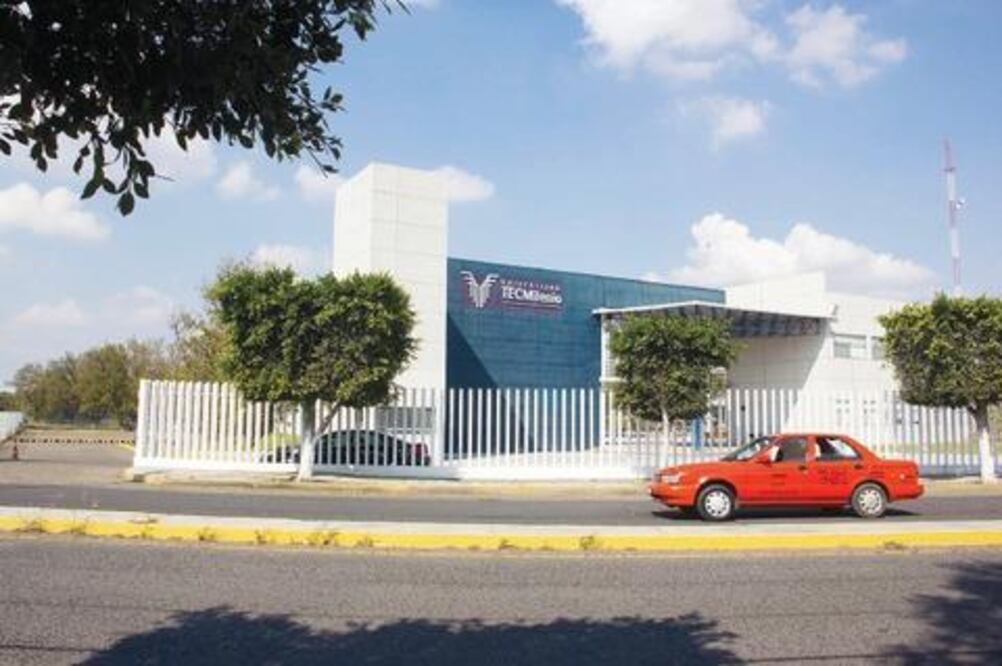 Inaugura universidad edificio de maestría