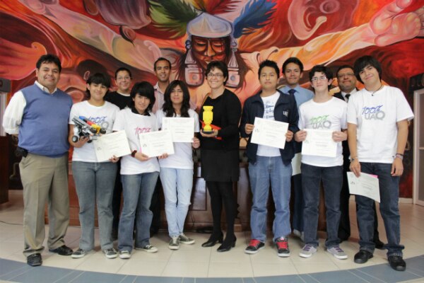 Reconocen a ganadores de olimpiada de robótica