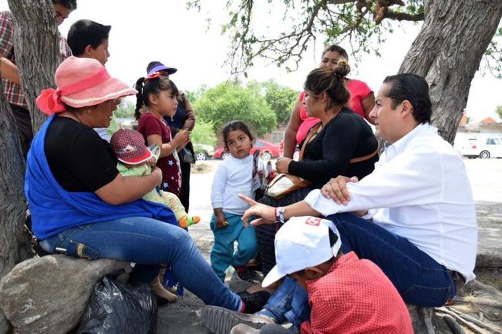 Durante su recorrido por San José Buenavista, el candidato aseguró que se tiene que trabajar para que haya inclusión en las legislaciones (ESPECIAL)