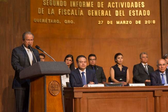 Fiscal rinde segundo informe de actividades