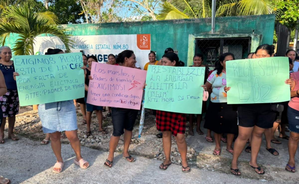 Secundaria de Yucatán lleva 4 meses sin luz; estudiantes toman clases en medio de altas temperaturas