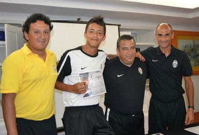 Gallos firma convenio con la Juventus