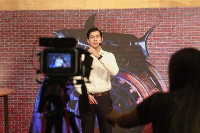 Luis Nava acompaña a aspirantes de Shark Tank