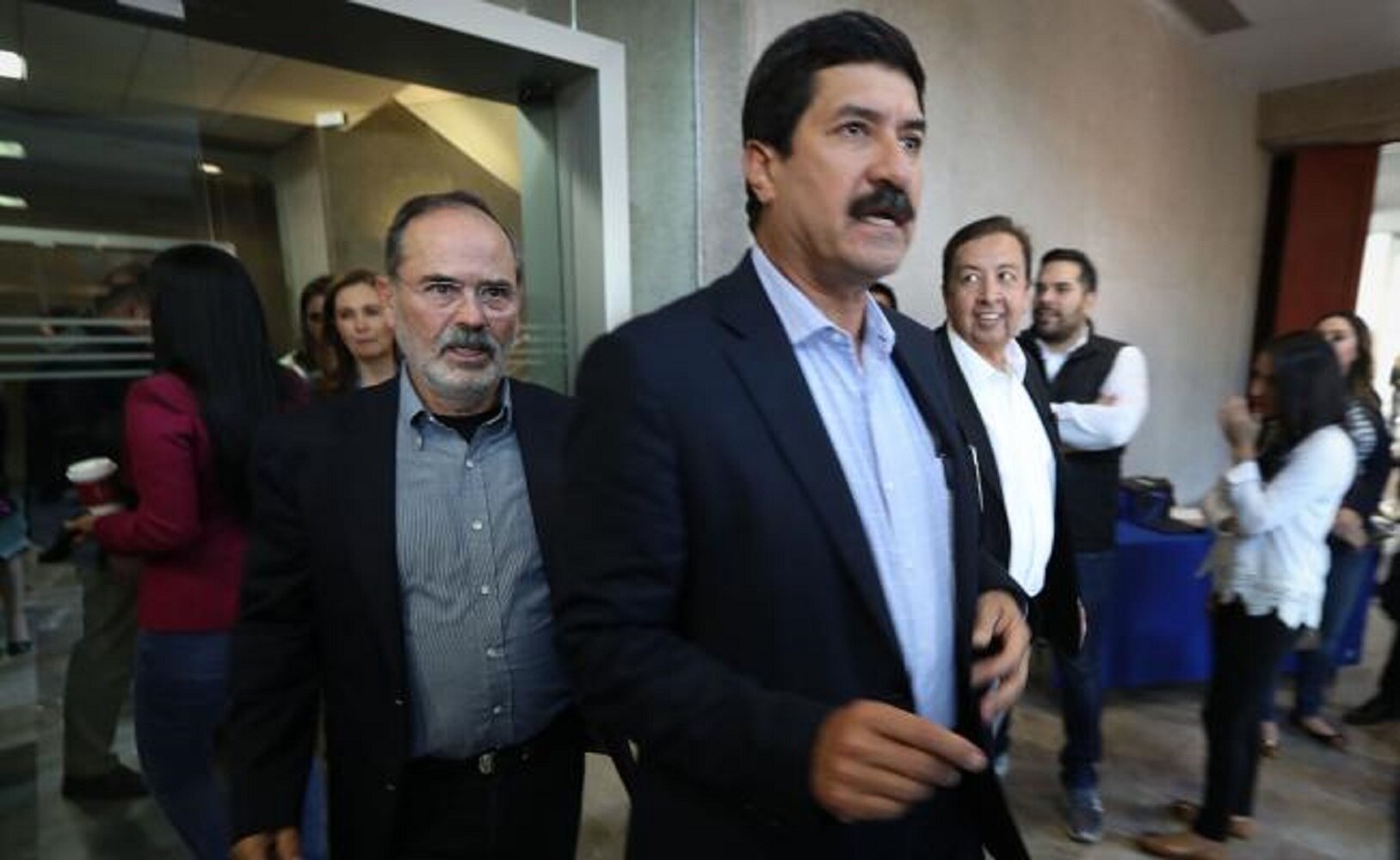 Corral rompe con el PAN y Anaya; acusa “simulación política”