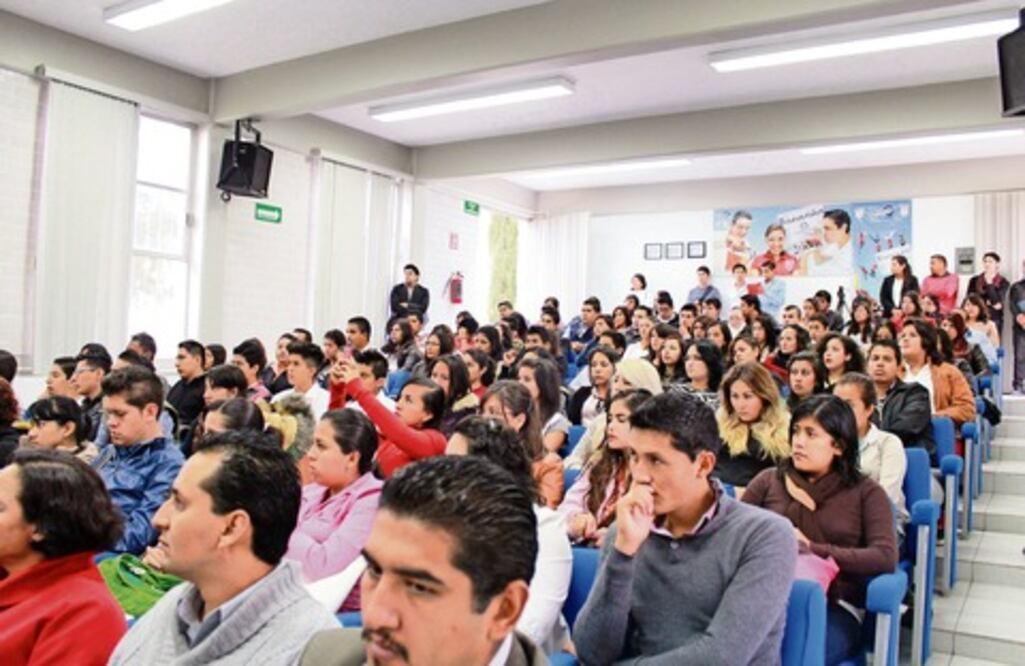 Analizan en UAQ retos del derecho internacional