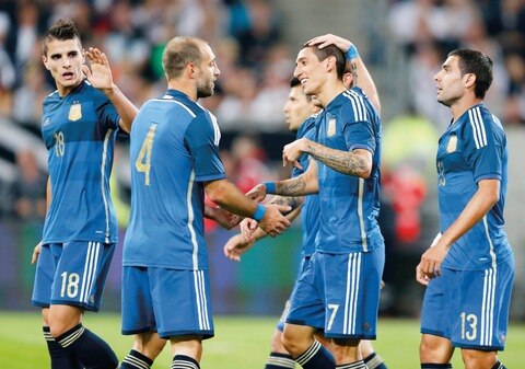 Argentina supera al campeón