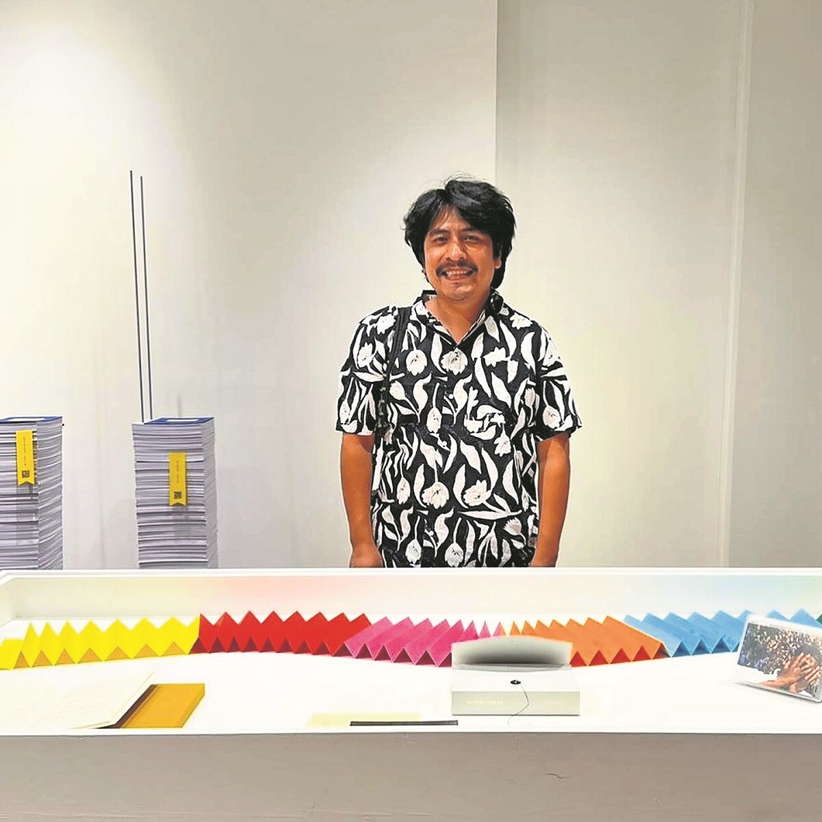 El escritor queretano Oswaldo García presenta su libro "Voices" en Nueva York