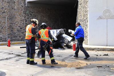 Tráiler se queda sin frenos y arrastra varios vehículos en la México-Querétaro