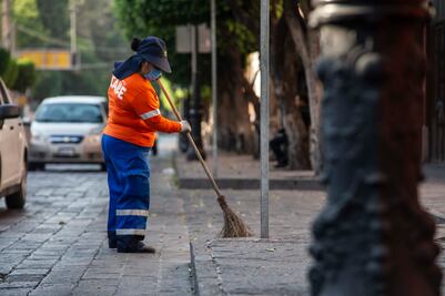 Detienen a presunto migrante por agredir a empleada de limpia