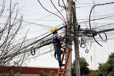 Gobierno capitalino retira 2.2 toneladas de cables en desuso
