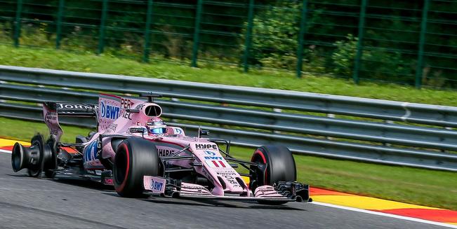 Checo Pérez se disculpa por provocar dos contactos