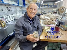 El doctor Óscar Carranza transmite su pasión por la paleontología