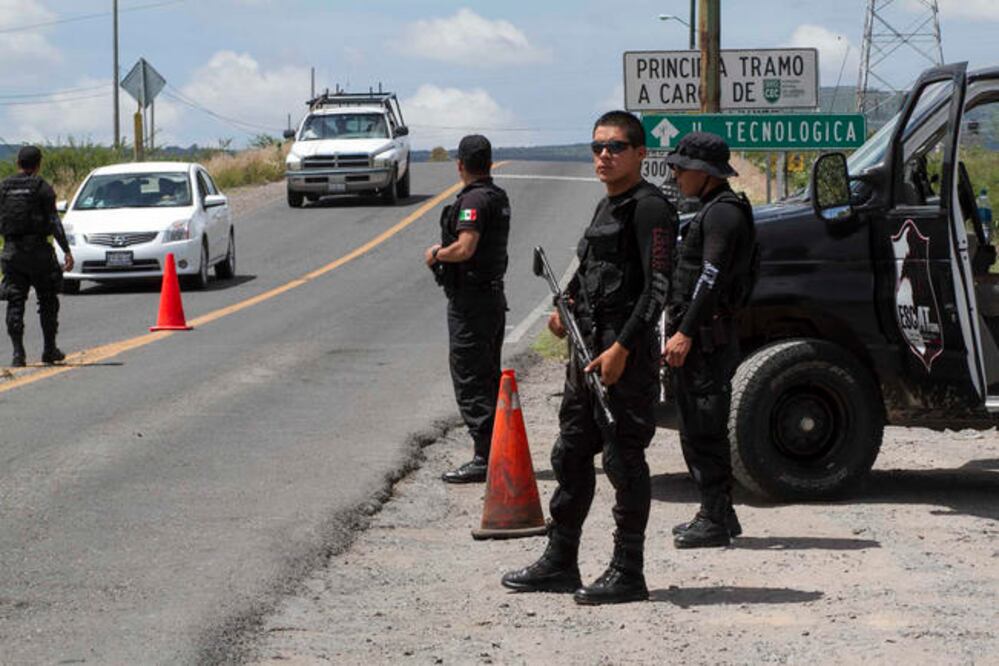 El lunes pasado fueron detenidas siete personas: cinco de ellos en Amealco, quienes portaban un arma de 9 milímetros (RICARDO LUGO EL UNIVERSAL)