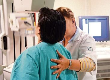 Dan conferencia sobre cáncer de mama