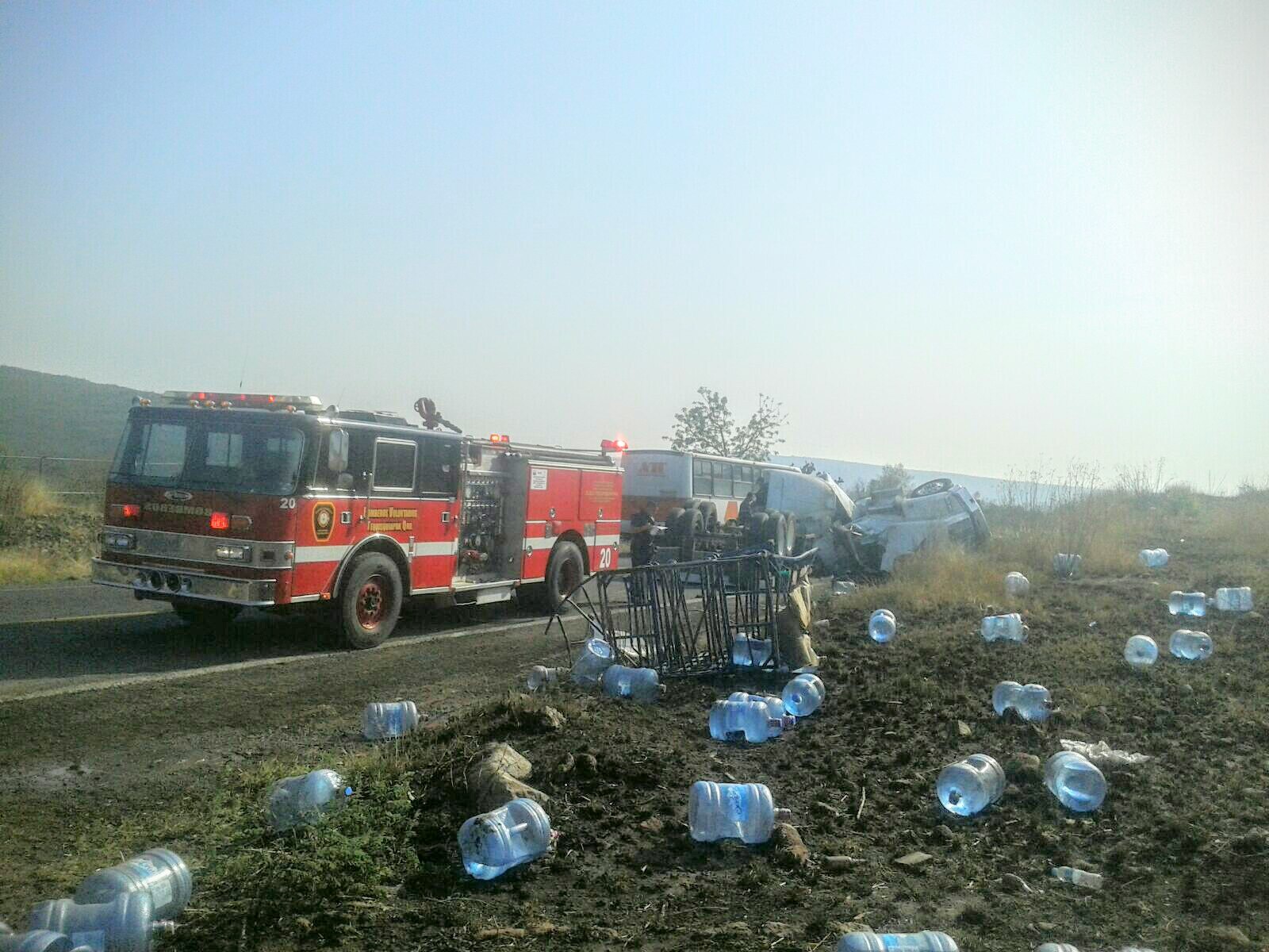 Volcadura en la estatal 200