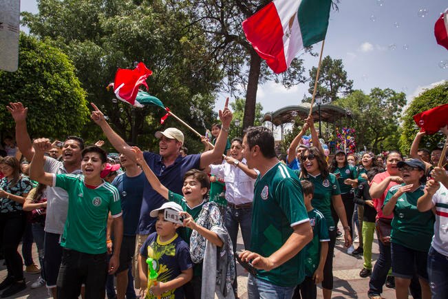 Acuden al Zenea a celebrar la victoria