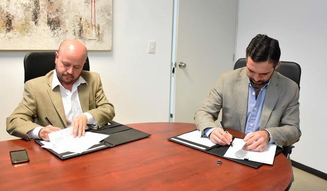 Firman convenio por gobierno abierto