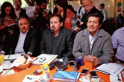 Por aliarse con SNTE, piden despedir a funcionarios