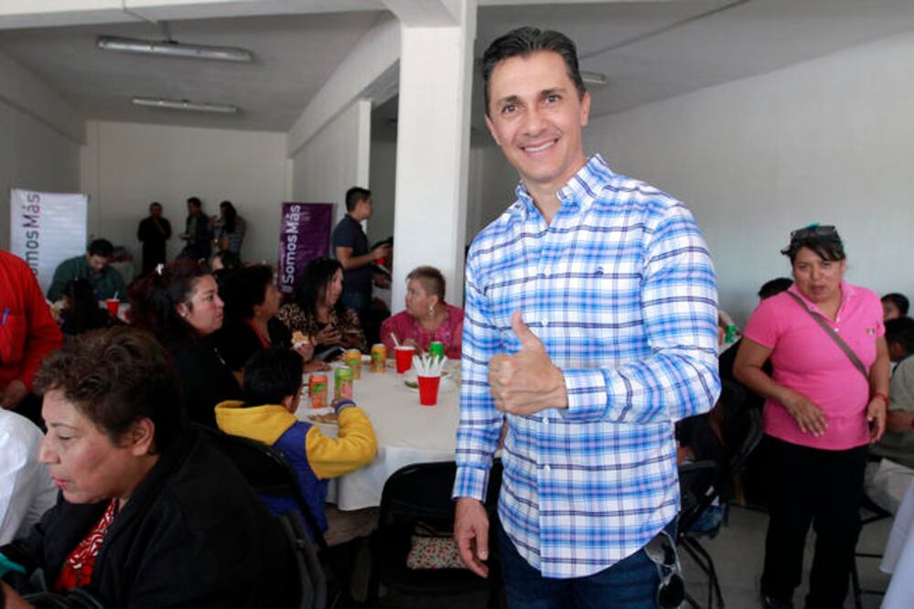 La publicación de una foto del candidato a la alcaldía de Querétaro por Juntos Haremos Historia, Adolfo Ríos, en su página de Facebook, podría considerarse un acto anticipado de campaña y contrario a la ley electoral. Foto: CÉSAR GÓMEZ. EL UNIVERSAL