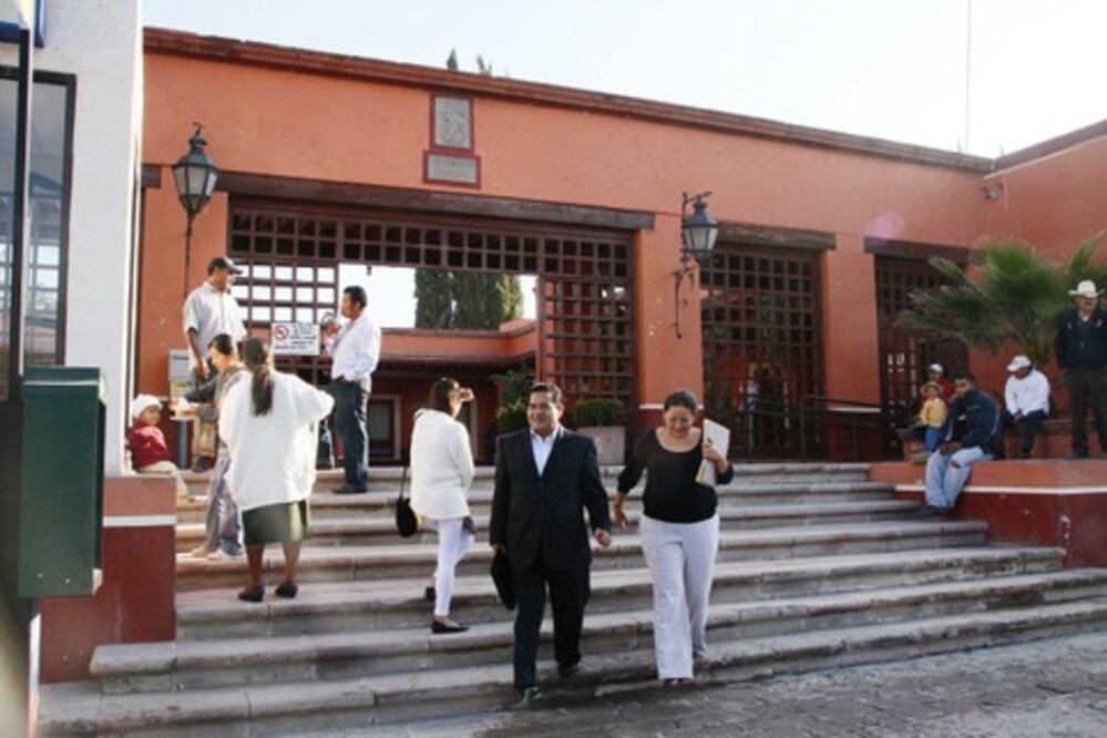 Congelan cuentas a Tequis