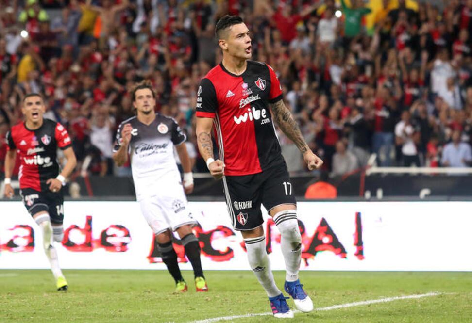 Caraglio no erró desde el manchón penal y dio el triunfo a los Zorros (ULISES RUIZ BASURTO. EFE)