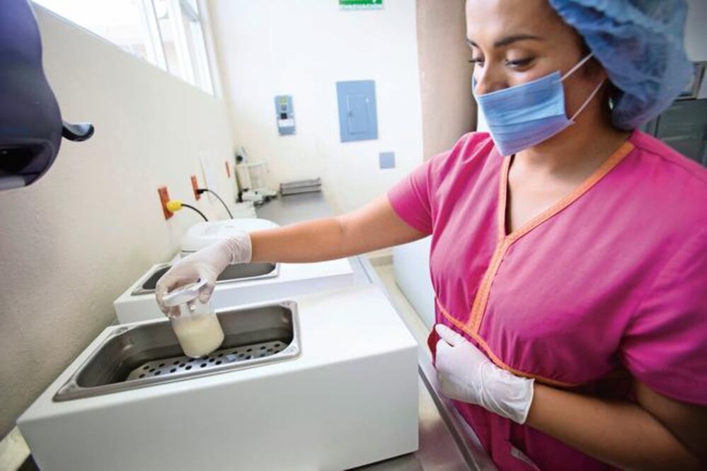 La Asociación Civil Candelaria, Eva Beatriz y Gloria, donó mobiliario y equipo para la sala lactancia de materna en el Hospital del Niño y la Mujer (DEMIAN CHÁVEZ. EL UNIVERSAL)