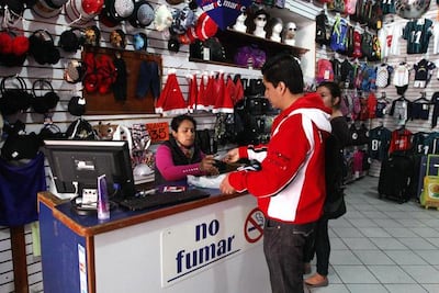 Realizan estudio para regularizar comercios