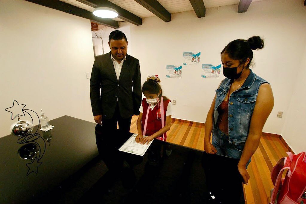 Emiten segunda acta de nacimiento en Braille, en Querétaro