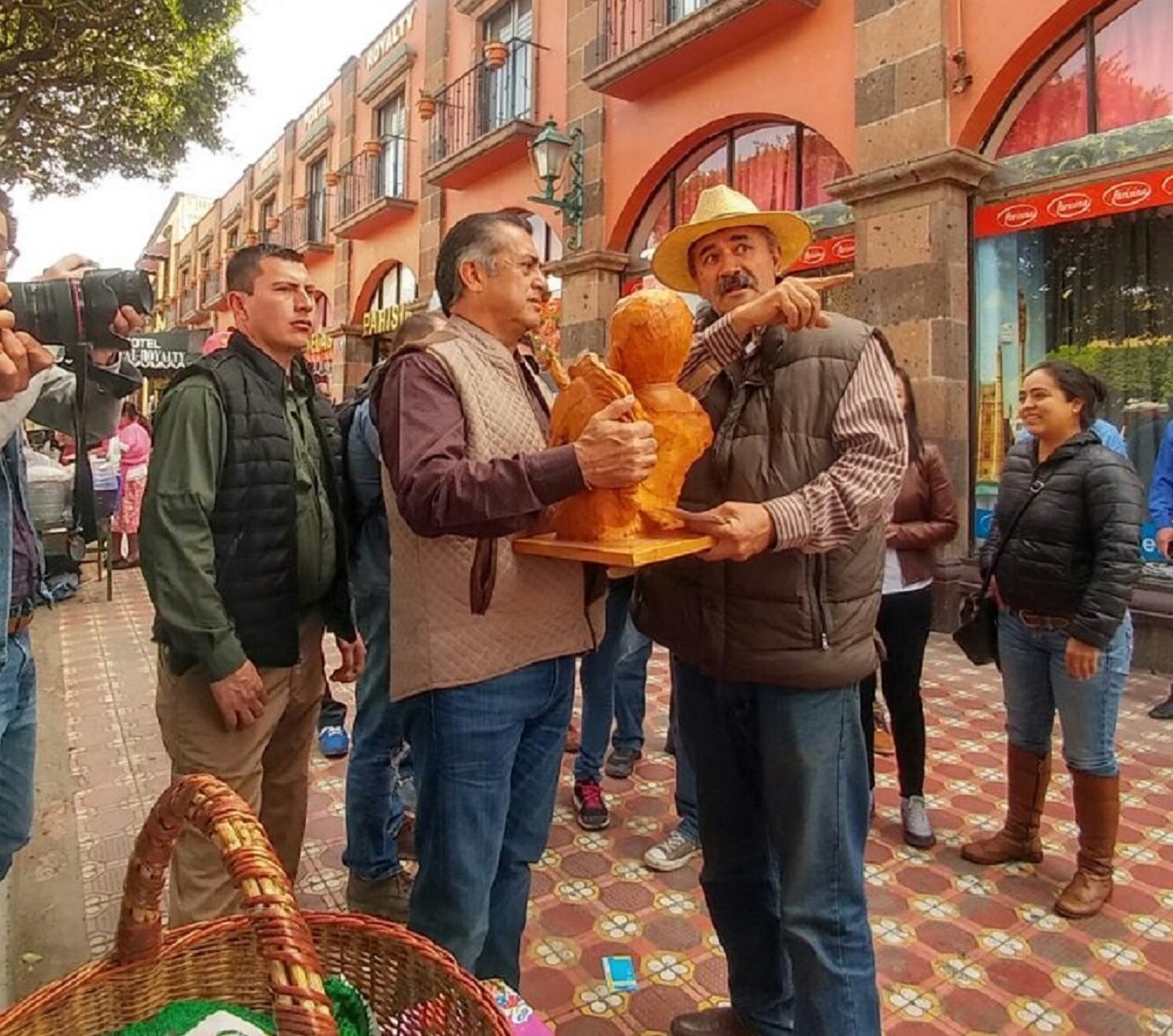 #Avance Bronco pretende 20 mil firmas en Querétaro