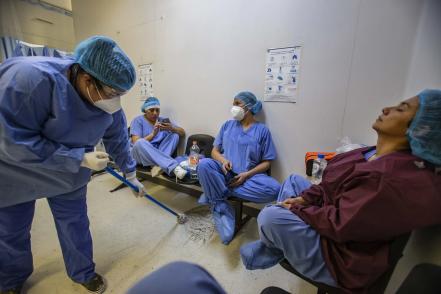 Sin tregua. En Hospital Covid se da una batalla por salvar vidas