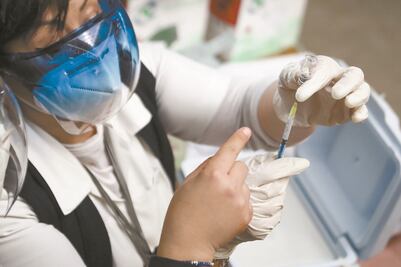 "No hay insumos ni medicinas para enfrentar la tercera ola del Covid-19", reportan desabasto en Querétaro