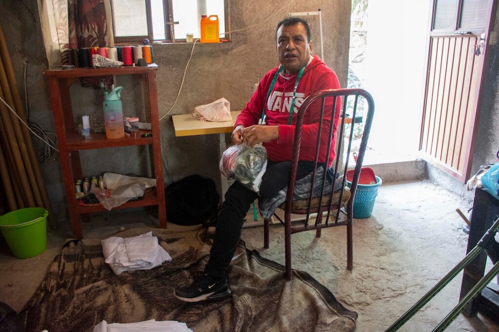 La costura, la actividad que se volvió su terapia y trabajo