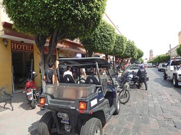 Dos hombres asaltan joyería en el centro