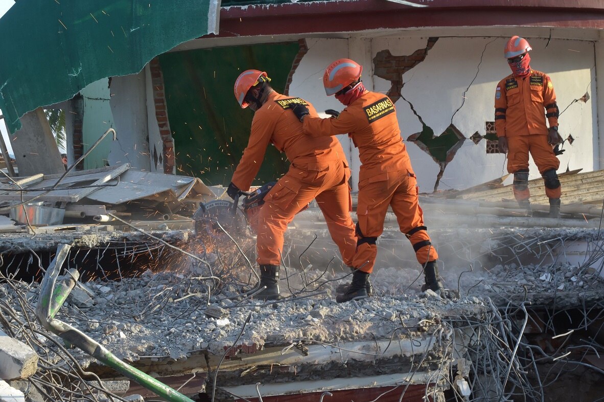 Indonesia, golpeada nuevamente por terremoto de 7 grados