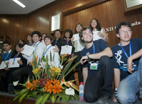 Premian a ganadores de olimpiada de Biología