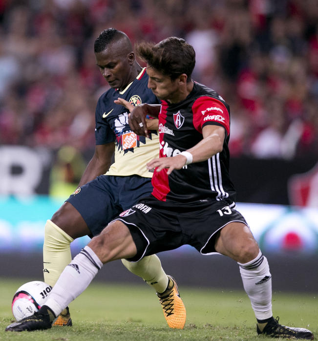 Un partido sordo entre amarillos y rojinegros se registró en el Jalisco (REFUGIO RUIZ. AP)