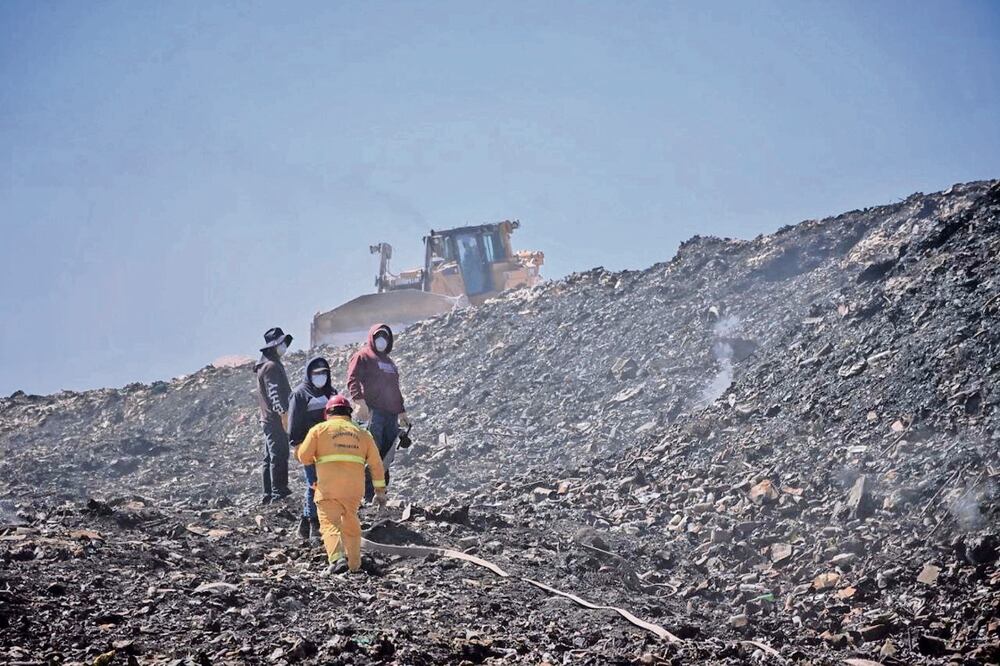 Sosa supervisa labores en relleno sanitario