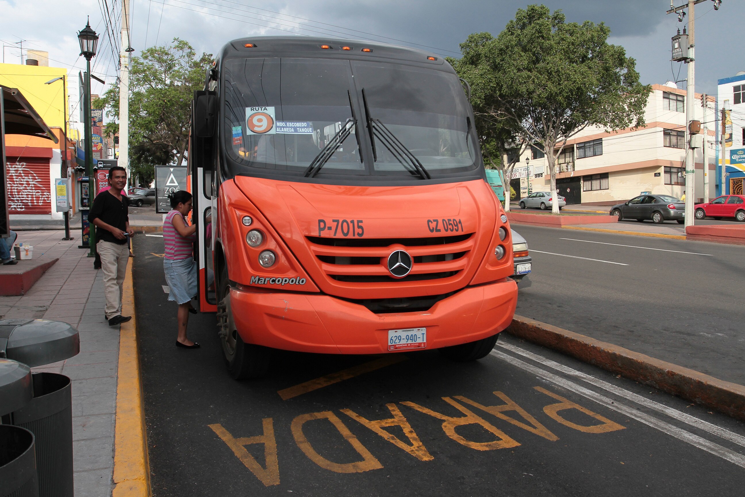 Preparan rehabilitación de paradas de camiones