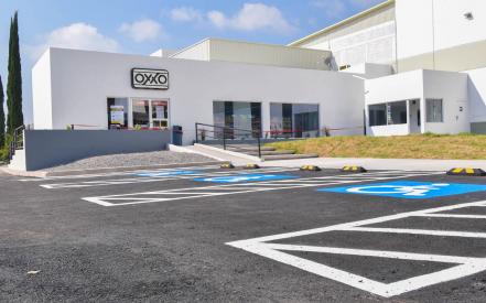 La empresa BRP inaugura sucursal del OXXO dentro de su planta