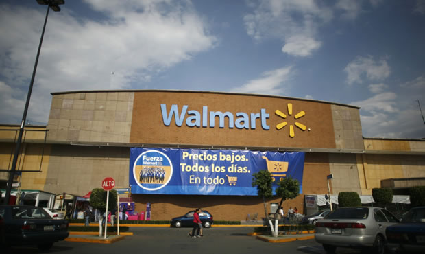 Se ampara Walmart, quiere continuar obra
