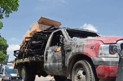 Camioneta se incendia en Sur-poniente 