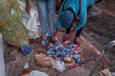 Esperanza busca tesoros en la basura