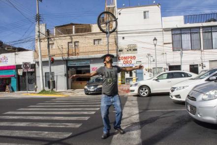 Se ganan la vida a machetazos en Querétaro 