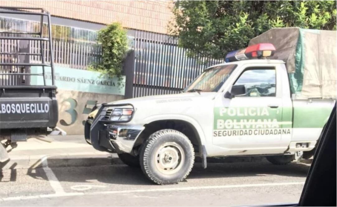 Policías de Bolivia en sede de México en ese país (Fotos: Cortesía Secretaría de Relaciones Exteriores)