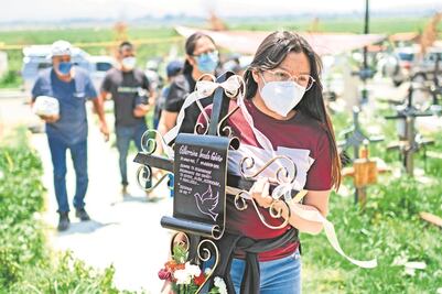 Van 8 personas sepultadas tras morir a causa de Covid-19 en Querétaro 