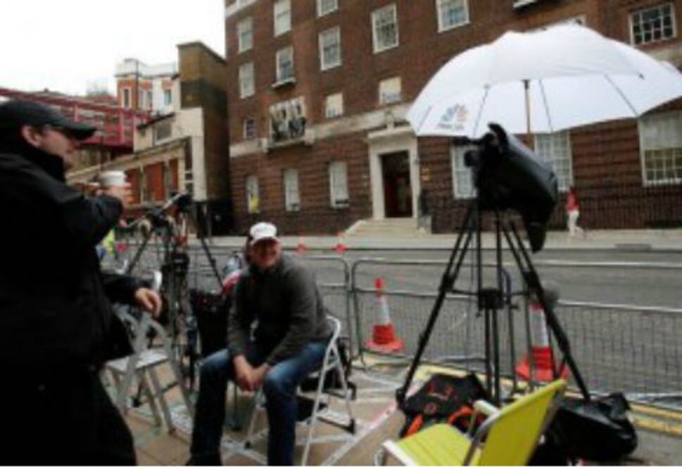 Fotógrafos pendientes de nacimiento real