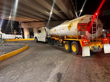 Aseguran dos pipas con hidrocarburo presuntamente ilícito en Corregidora; hay un detenido