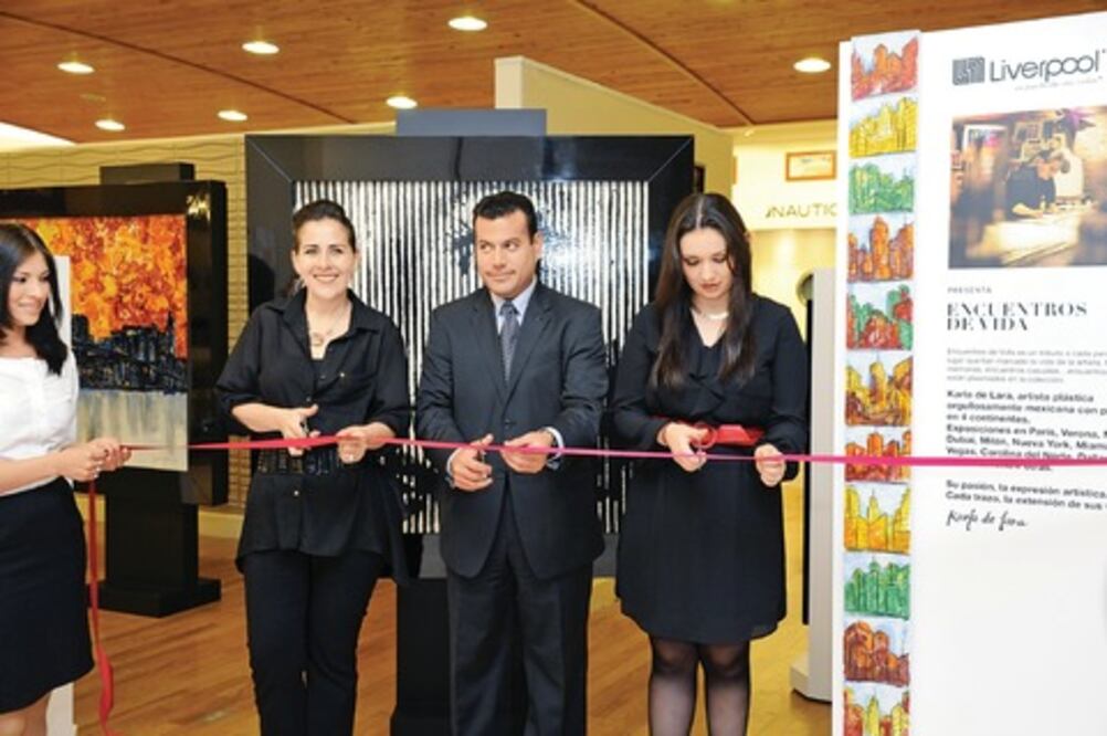 Artista plástica expone su arte 