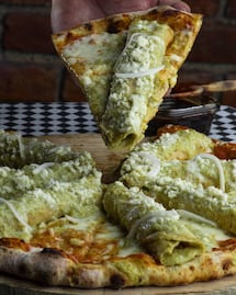 ¡De Querétaro para el mundo… pizza de enchiladas!